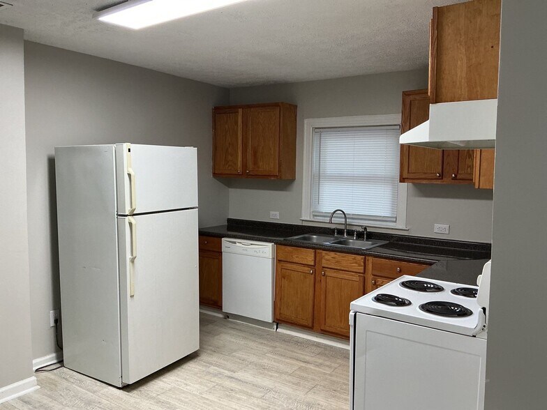 Building Photo - 38 Green Acres Dr
