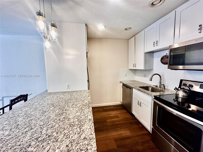 Building Photo - 1815 Robalo Dr