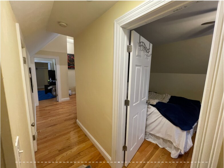 Building Photo - 5 Irving St