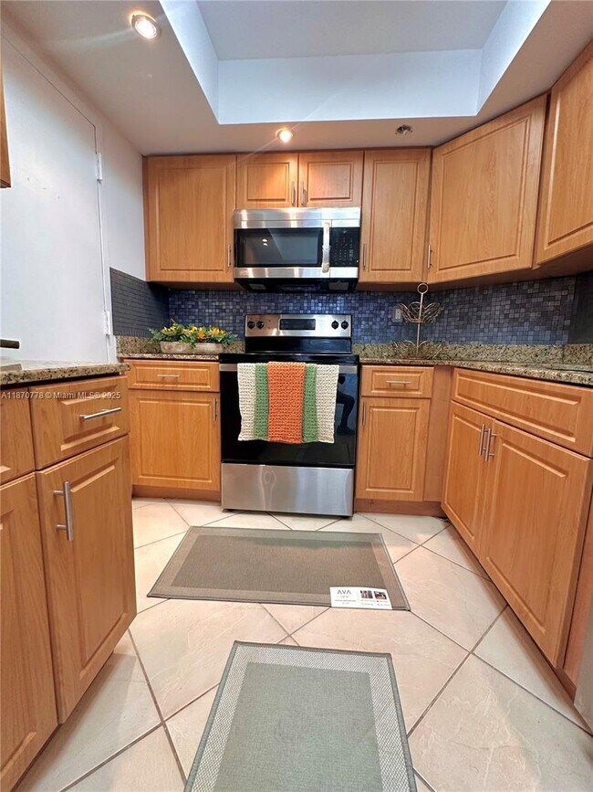 Building Photo - 300 Bayview Dr