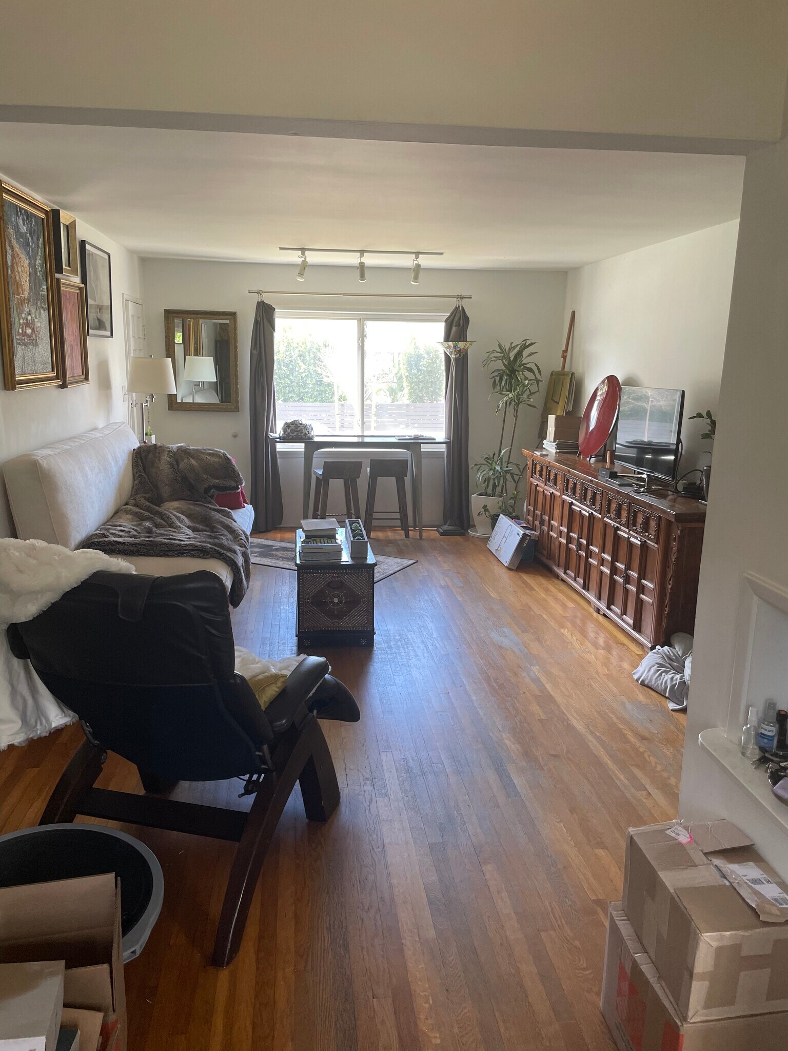 Building Photo - 2301 Oak St