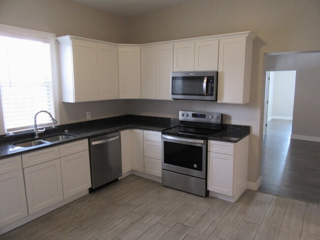 Building Photo - 244 Fern Ave N