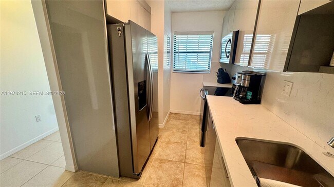 Building Photo - 5339 Treetops Dr