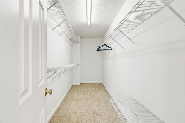 Building Photo - 490 Chippenham Ct