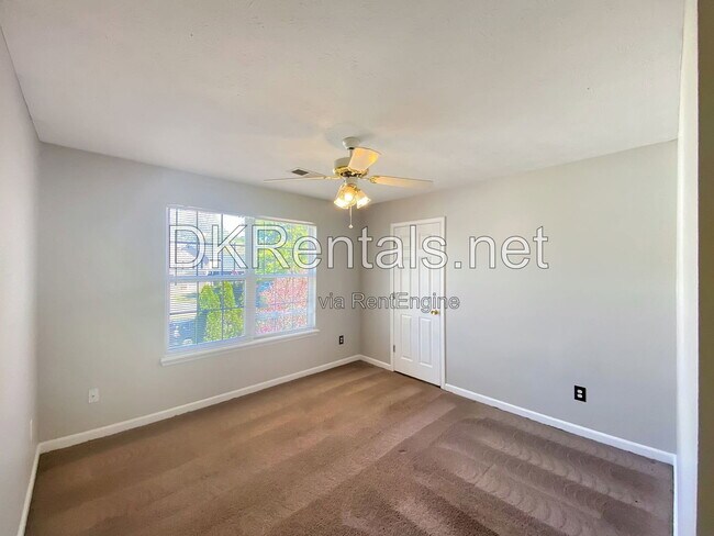 Building Photo - 2743 Lake Park Ridge W