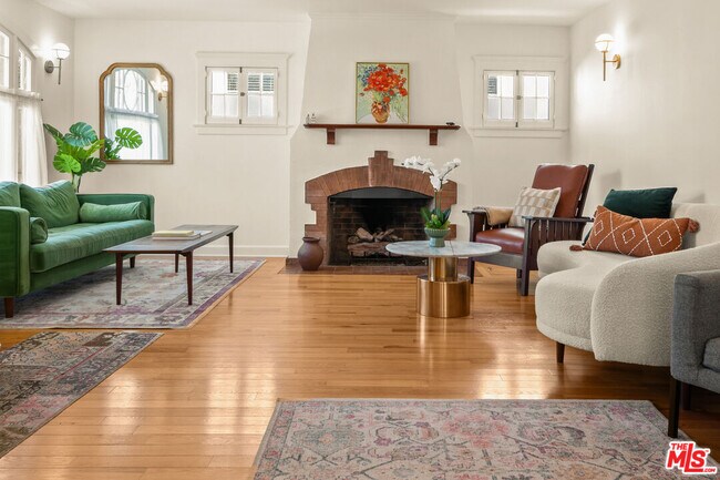 Building Photo - 944 S Hudson Ave