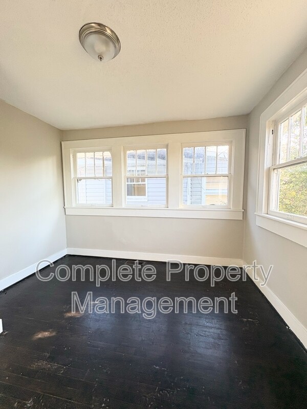 Building Photo - 512 81st St S