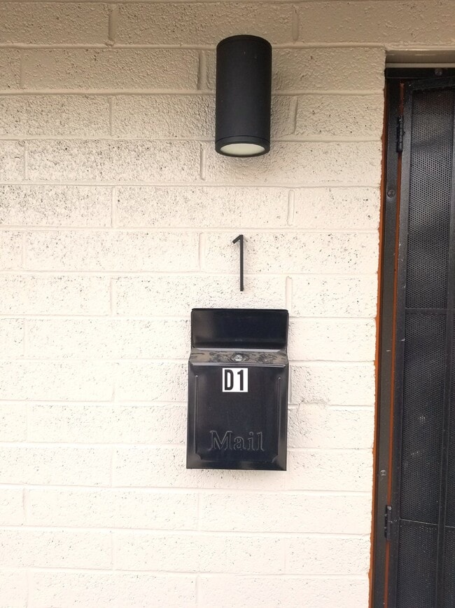 Building Photo - AWESOME 1 BEDROOM AND 1 BATHROOM FOR LEASE