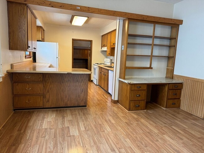 Building Photo - 5 Bedroom 3 bath - North Fargo