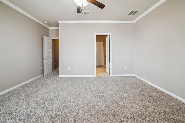 Building Photo - 400 Hummingbird Ln