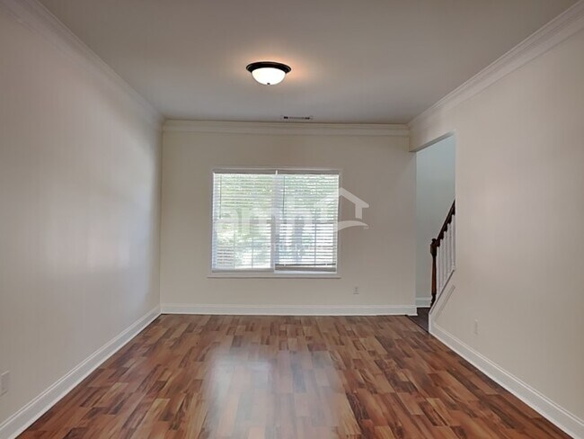 Building Photo - 6260 Cove Creek Dr