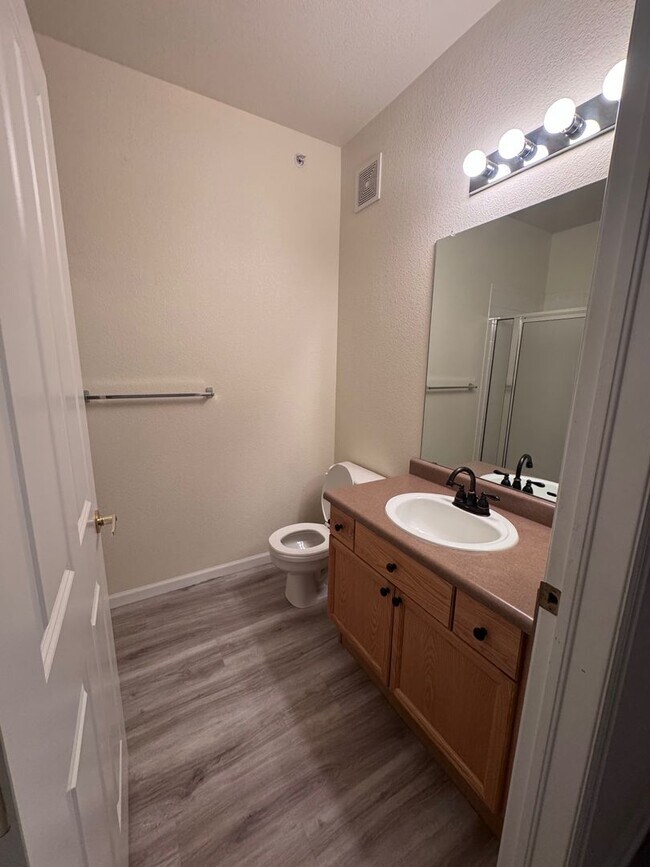 Building Photo - $200 off the first 2 months with an April lease!!!