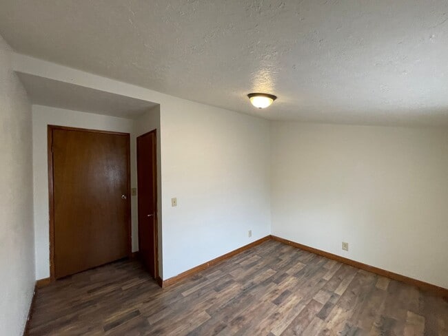 Building Photo - 1111 E Newark Ave