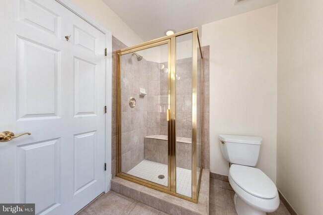 Building Photo - 1308 McLean Crest Ct