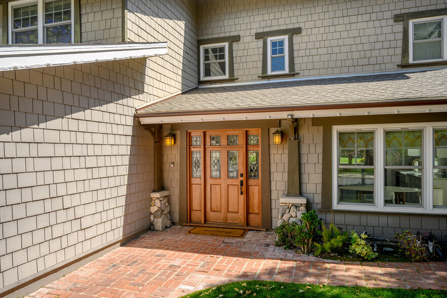Building Photo - 3303 Park Vista Dr