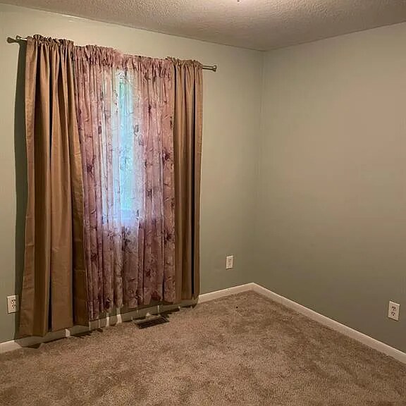 Building Photo - 6067 Shadowbrook Dr