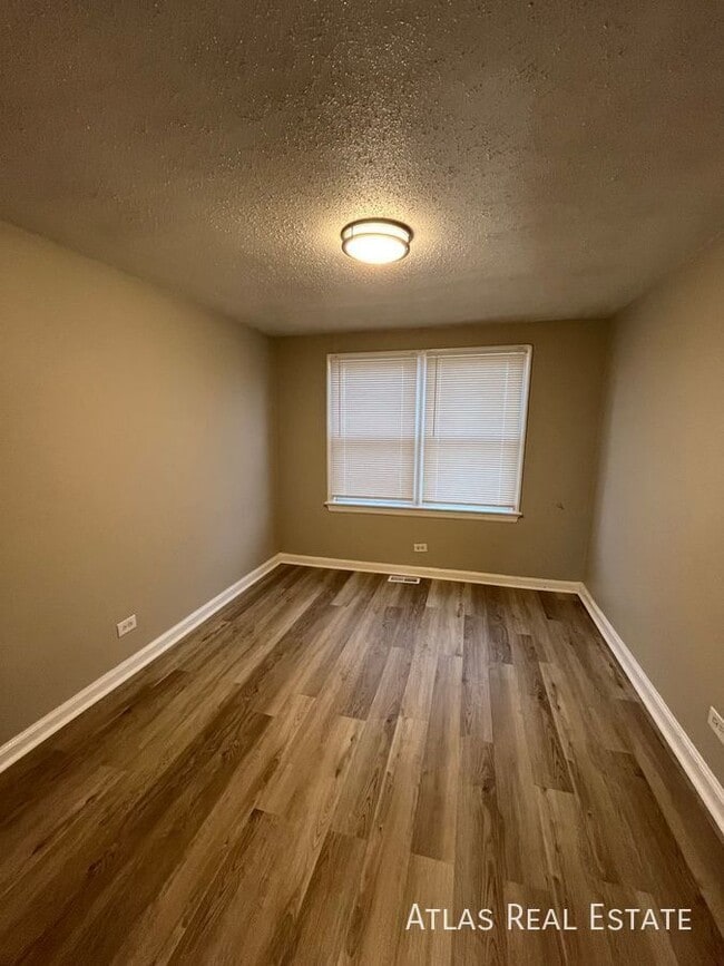 Building Photo - 7367 Oneida Dr