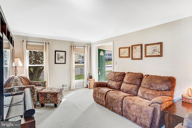 Building Photo - 6302 Shiplett Blvd