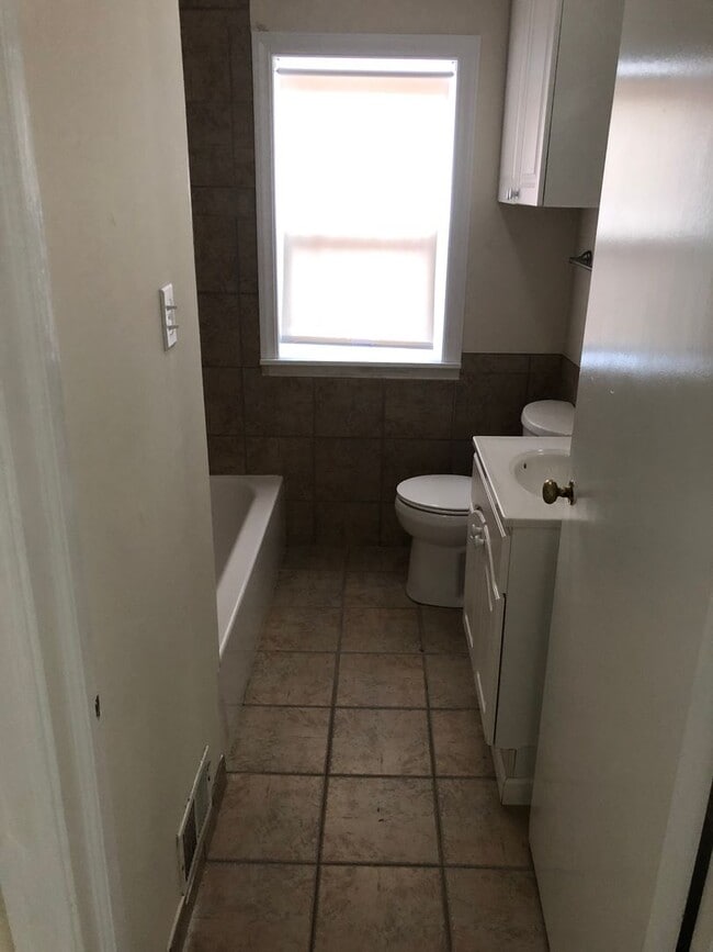 Building Photo - Charming 3-Bedroom Home Near Kenosha Dream...