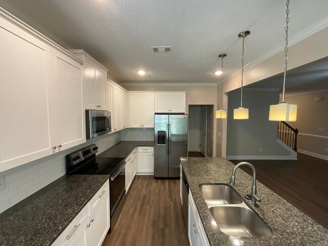 Building Photo - 5798 Whispering Pnes Wy