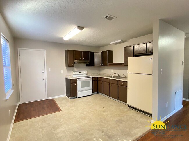 Building Photo - Great 2 Bedroom Unit in Fort Walton Beach