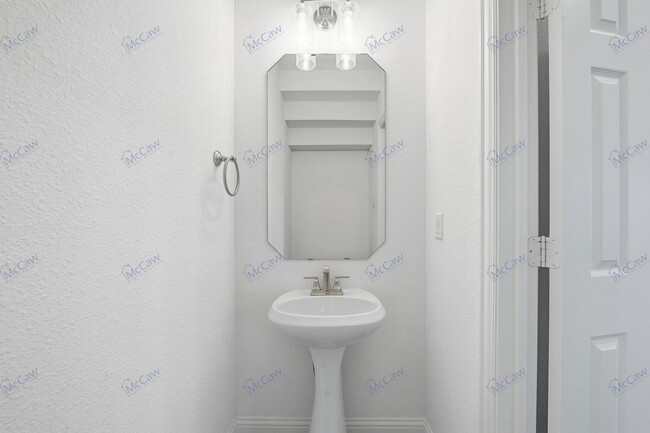 Building Photo - 6700 Palmdale Ln