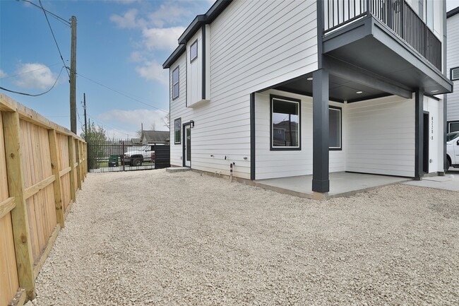 Building Photo - 8220 Bonaire St
