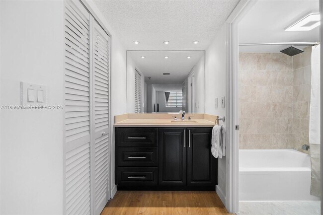 Building Photo - 290 174th St St