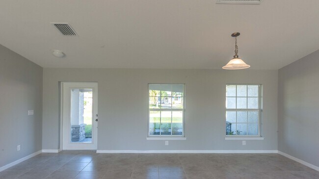 Building Photo - 1222 NE 10th St