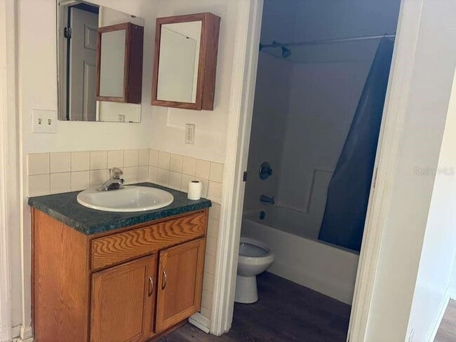 Building Photo - 548 E Walts Ave