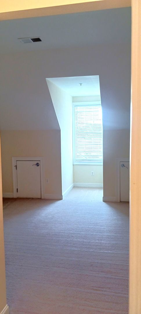 Building Photo - 2 bedroom/ 2 bathroom. Bennington on the Park