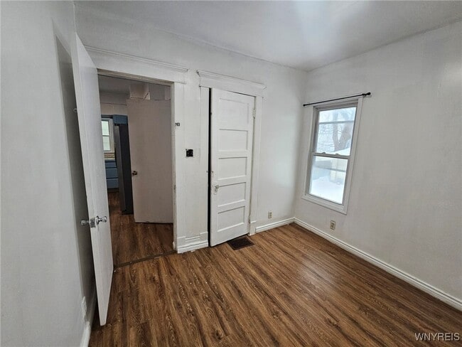 Building Photo - 60 Pomona Pl