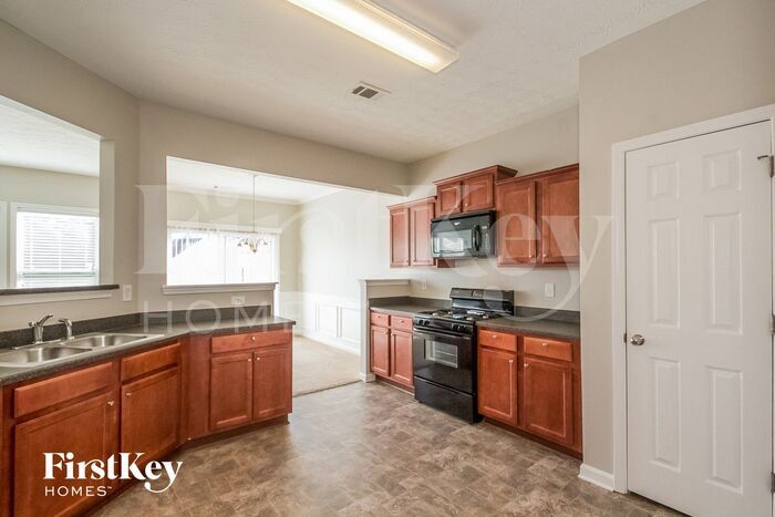 Building Photo - 731 Mountain Laurel Dr
