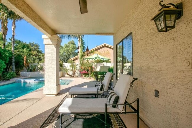 Building Photo - 5 bed 3 bath, 3500 sft in Tempe with pool