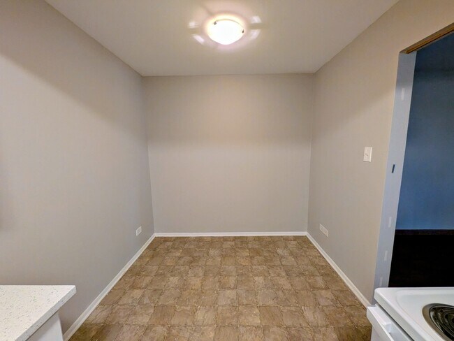 Building Photo - 700 Perrie Dr
