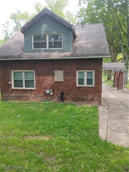 Building Photo - 711 Anoka Ln