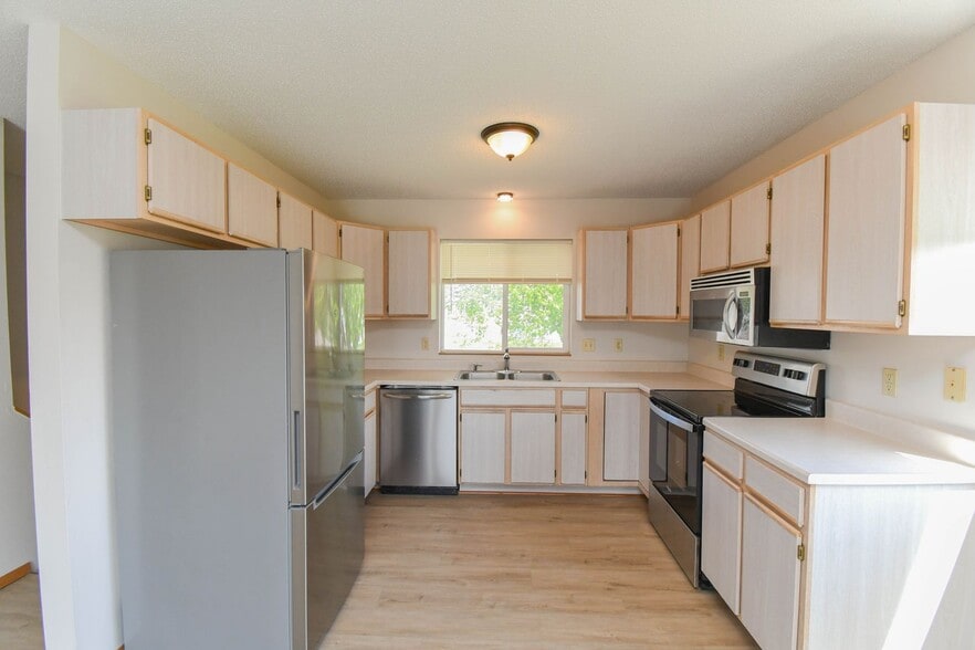 Building Photo - 4405 W Antelope Dr