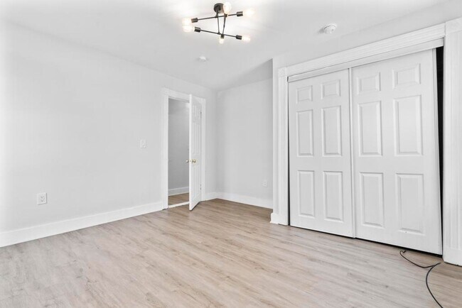 Building Photo - 30 Anthony St