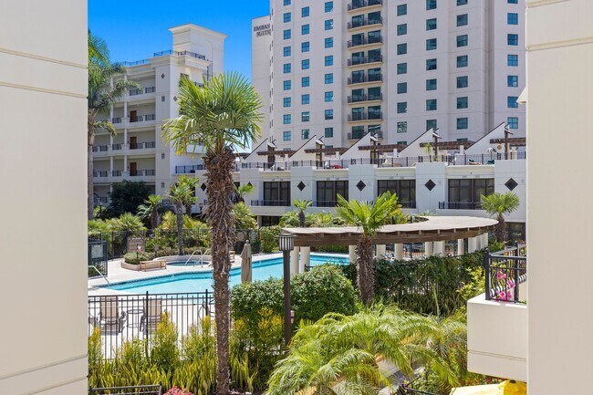 Building Photo - Stunning Marina District 2 Bedroom + a Lof...