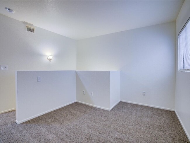 Building Photo - 2 Bedroom, 2 Bath