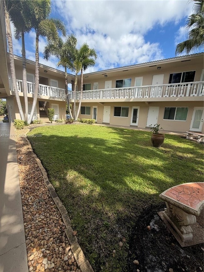 Building Photo - 2110 NE 39th St