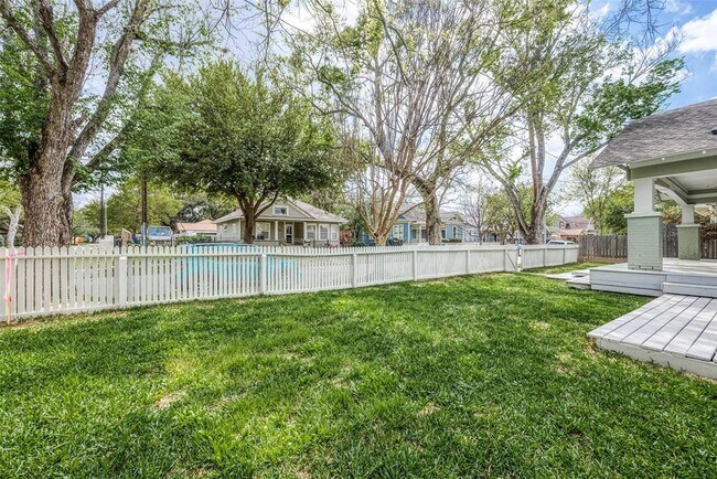 Building Photo - 701 Highland St