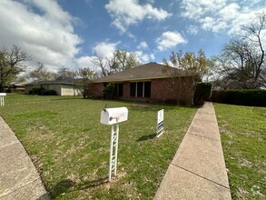 Building Photo - 4738-4740 Berridge Lane