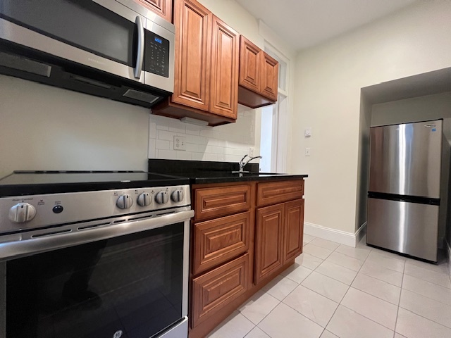 Primary Photo - 61 Park Dr
