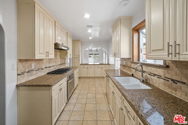 Building Photo - 5227 Etheldo Ave