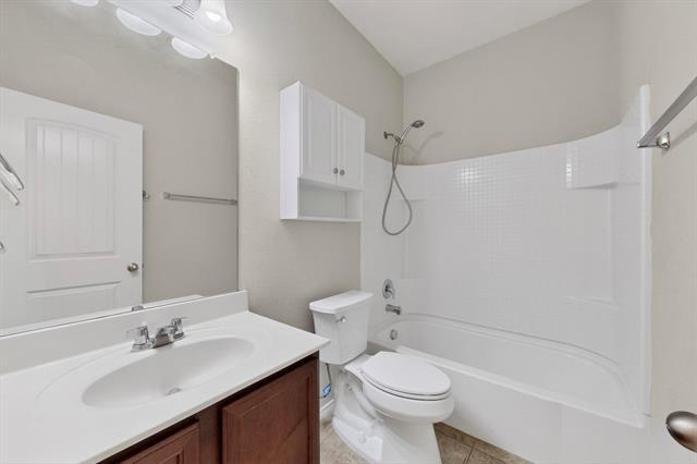 Building Photo - 2224 Loreto Dr