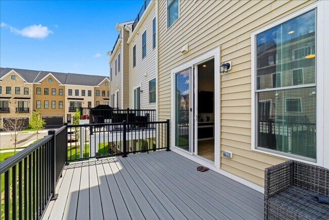 Building Photo - Welcome to this stunning, newly built 2025 townhome nestled in the heart of Brambleton
