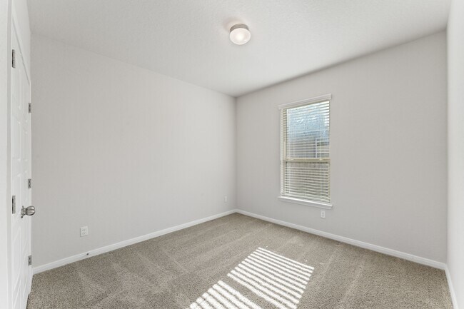 Building Photo - 229 Stag Way