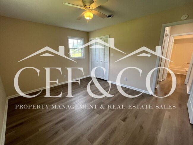 Building Photo - Adorable 2 bedroom 1 bathroom duplex now available in Inman!