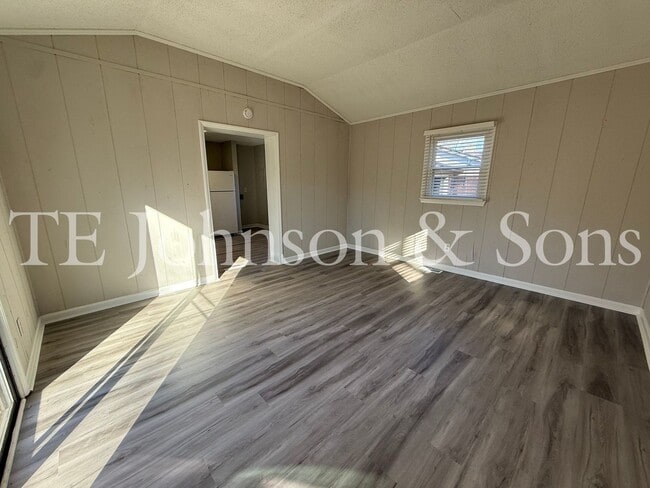 Building Photo - Charming 3BR/2BA Home with Hardwood Floors, Bonus Room & Outdoor Living